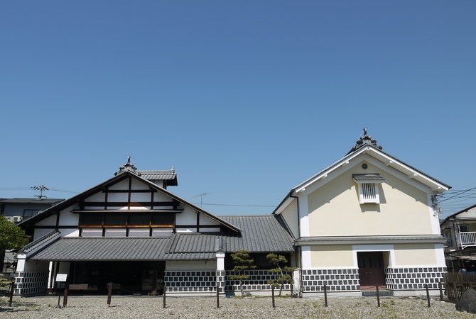 木蠟資料館上芳我邸