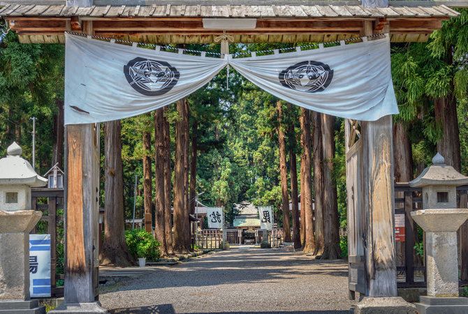 上杉神社 稽照殿
