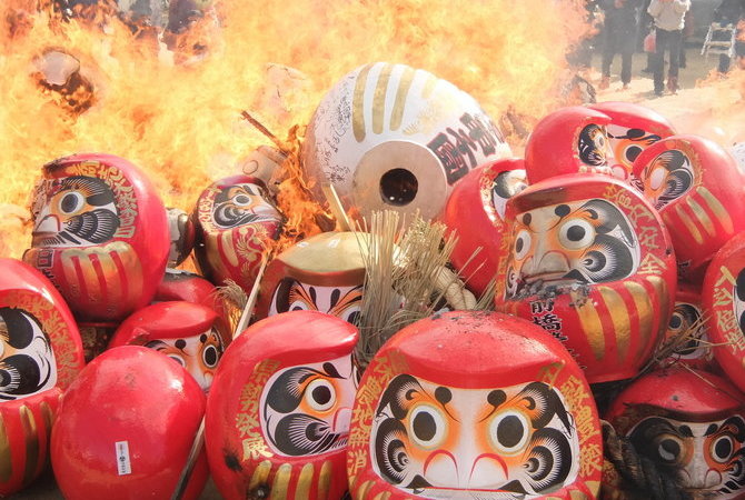 伊勢崎初市（達摩市集）