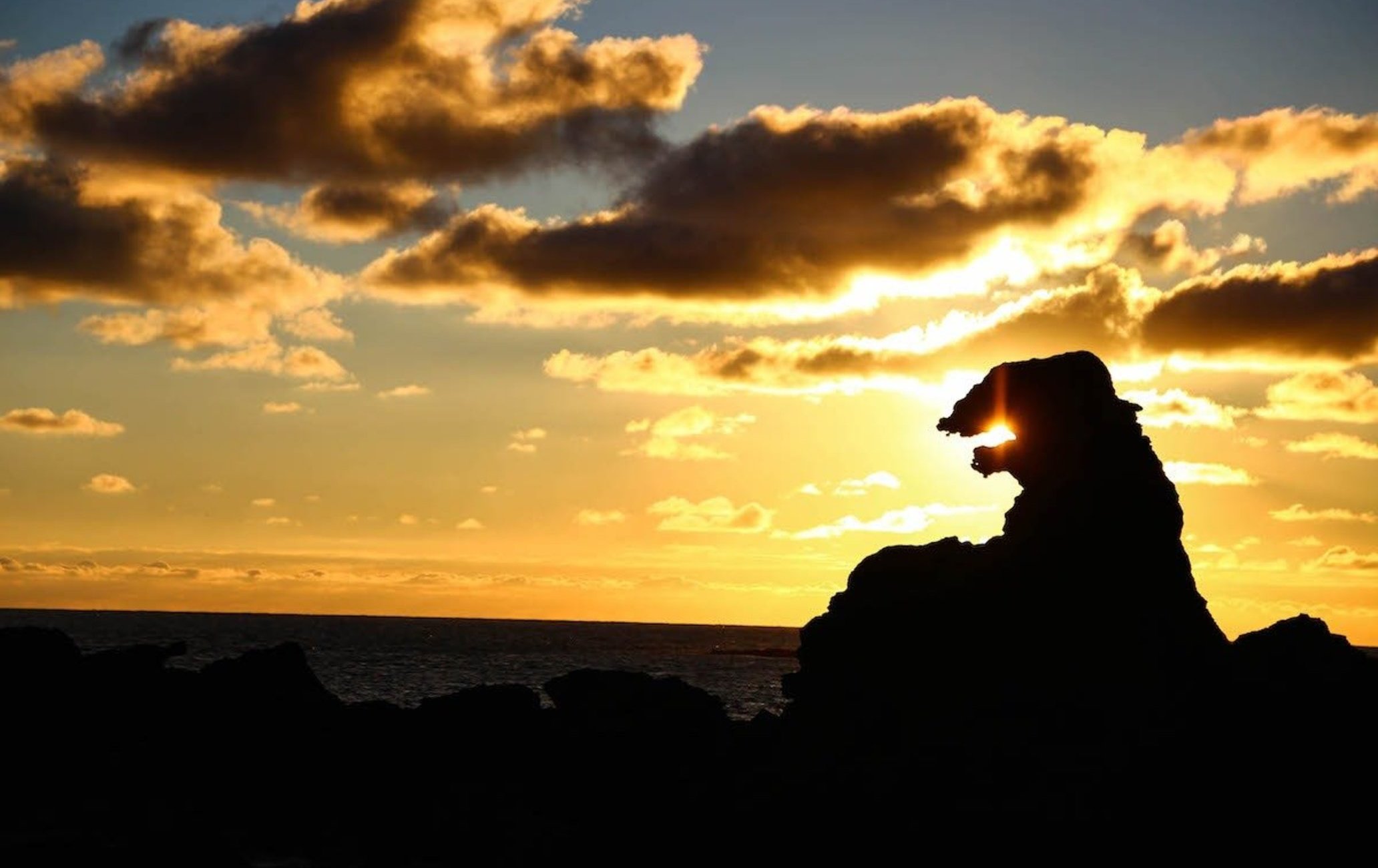 男鹿半島哥吉拉巖
