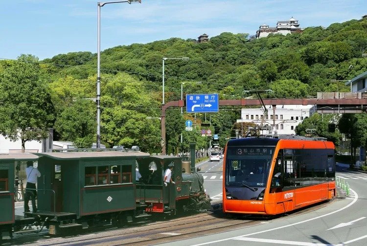 少爺號觀光列車（伊予鐵道）