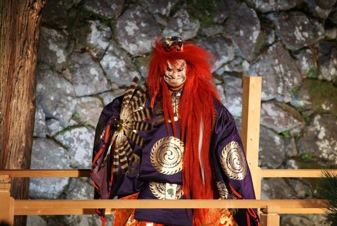 欣賞在篝火映照下幽玄起舞的傳統表演藝術——薪能，品嘗新鮮的伊勢龍蝦等美食，領略延岡的魅力之旅 ［特別企劃］