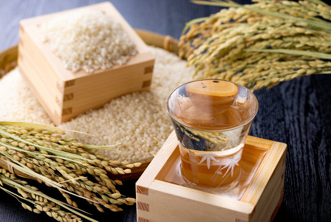 探索日本獨一無二的釀酒文化與歷史：日本清酒和燒酒　　　　　　　　　　　　　　　　　　　　清酒與燒酒：日本傳統的酒釀飲品