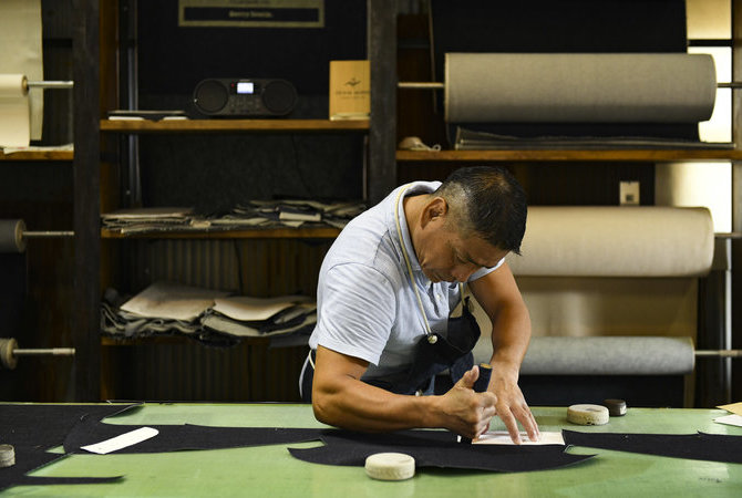 在日本牛仔布的起源之地——岡山縣兒島縫制獨屬自己的靛藍色牛仔褲