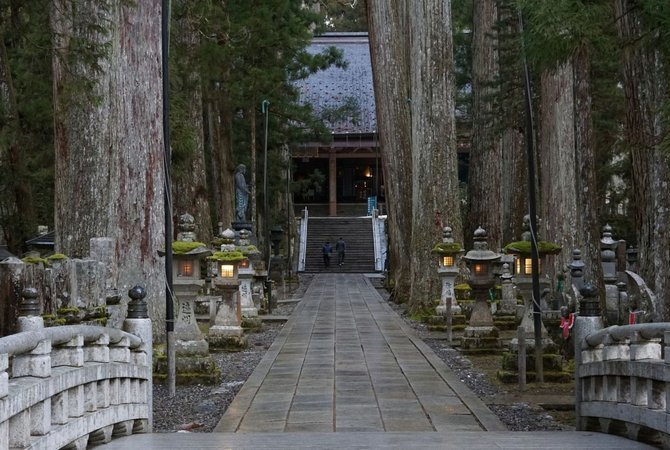 探求空海法師對全日本的深遠影響　　　　　　　　　　　　　　　　　　　　在高野山舉辦大法會，紀念空海法師誕辰 1250 周年
