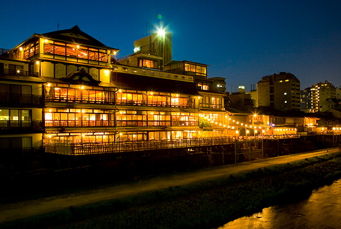 品融合式法餐，習傳統茶道，千年古都的新奢食尚體驗